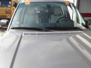 Замена лобового стекла Land Rover